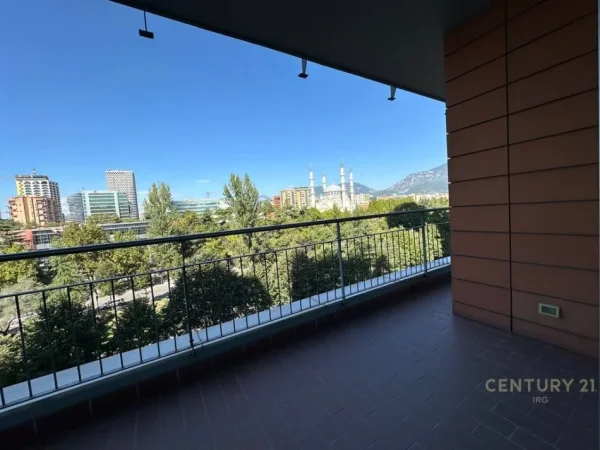 Tirane, jepet me qera apartament 3+1 Kati 4, 215 m² 3.000 € (Etc)