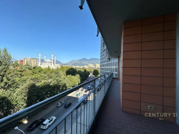 Tirane, jepet me qera apartament 3+1 Kati 4, 215 m² 3.000 € (Etc)