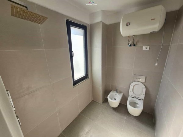 Tirane, jepet me qera apartament 1+1+Ballkon Kati 7, 70 m² 500 € (teodor keko)