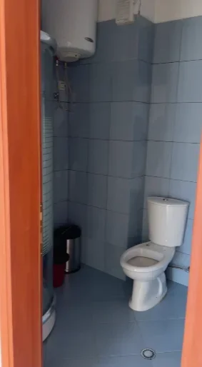 Tirane, jepet me qera ambjent biznesi Kati 2, 128 m² 500 € (Siri Kodra)