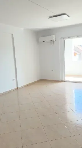 Tirane, jepet me qera ambjent biznesi Kati 2, 128 m² 500 € (Siri Kodra)