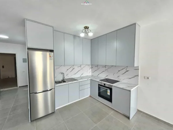 Tirane, jepet me qera apartament 2+1 Kati 7, 95 m² 650 € (teodor keko)