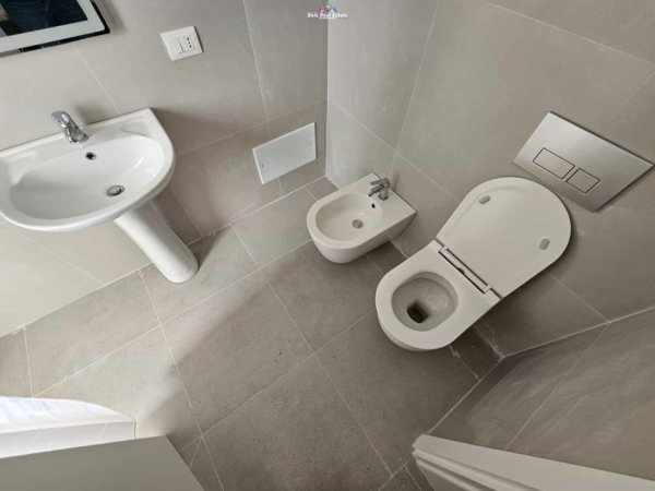 Tirane, jepet me qera apartament 2+1 Kati 7, 95 m² 700 € (teodor keko)