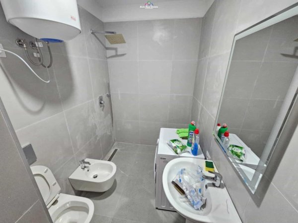 Tirane, jepet me qera apartament 2+1 Kati 7, 95 m² 700 € (teodor keko)