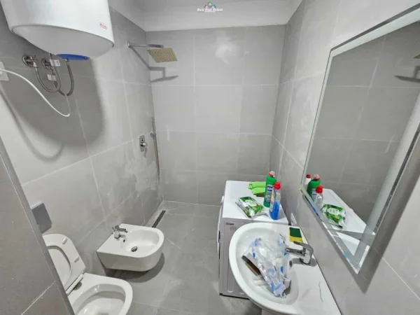Tirane, jepet me qera apartament 2+1 Kati 7, 95 m² 650 € (teodor keko)