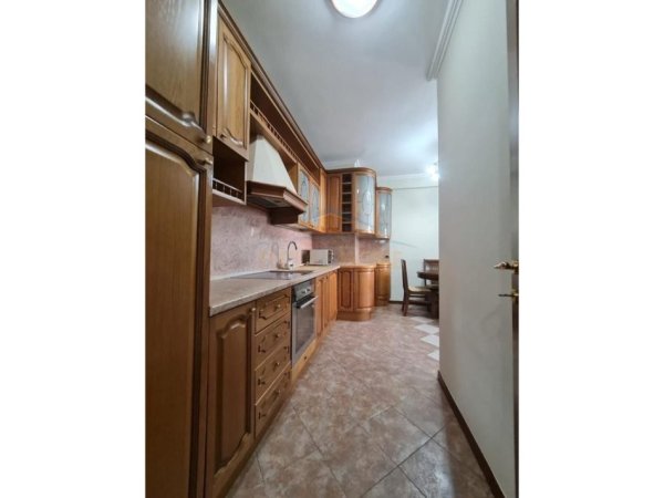 Tirane, shitet apartament 3+1 , 138 m² 295.000 € (Bulevardi Zogu I)