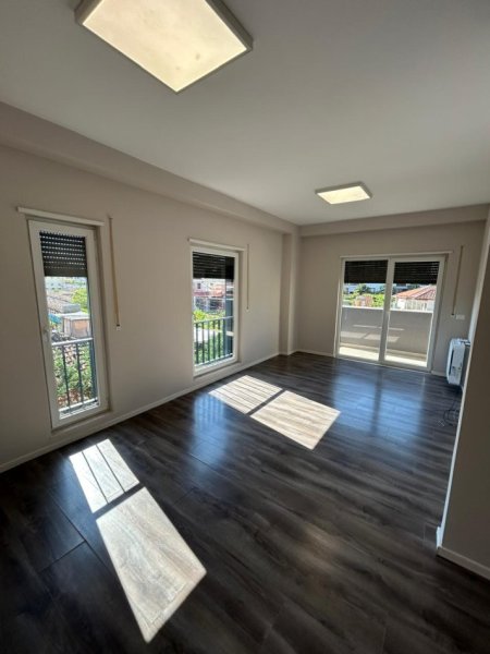 Tirane, shitet apartament 1+1+Aneks+Ballkon Kati 1, 88 m² 230.000 € 