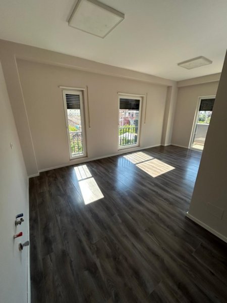 Tirane, shitet apartament 1+1+Aneks+Ballkon Kati 1, 88 m² 230.000 € 