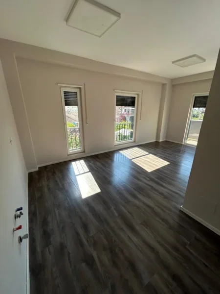 Tirane, shitet apartament 2+1+Aneks+Ballkon Kati 1, 88 m² 230.000 €