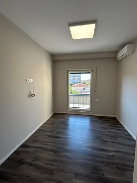 Tirane, shitet apartament 2+1+Aneks+Ballkon Kati 1, 88 m² 230.000 €