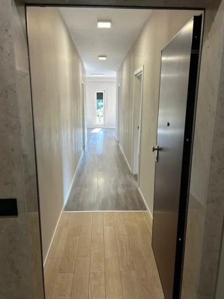 Tirane, shitet apartament 2+1+Aneks+Ballkon Kati 1, 88 m² 230.000 €