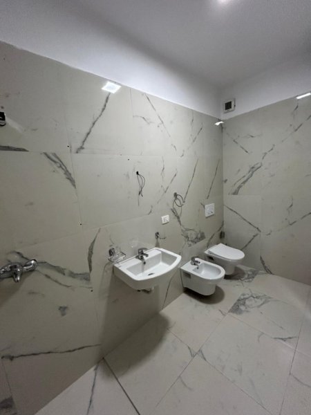 Tirane, shitet apartament 1+1+Aneks+Ballkon Kati 1, 88 m² 230.000 € 
