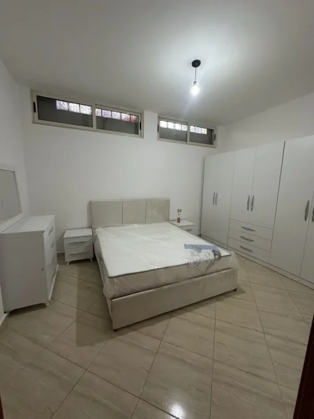 Tirane, jepet me qera apartament 3+1+Ballkon Kati 6, 130 m² 400 € 