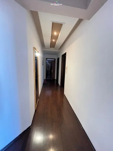 Tirane, jepet me qera apartament 2+1 Kati 5, 112 m² 650 € (kodra e diellit)
