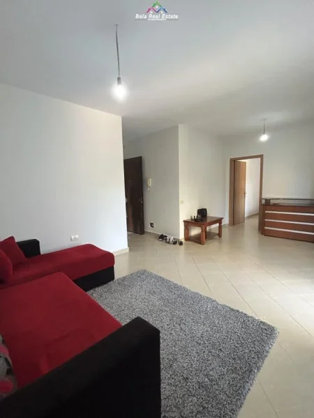 Tirane, jepet me qera apartament 1+1+Ballkon Kati 5, 60 m² 380 € (fresk)