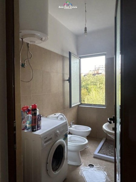 Tirane, jepet me qera apartament 1+1+Ballkon Kati 5, 60 m² 380 € (fresk)