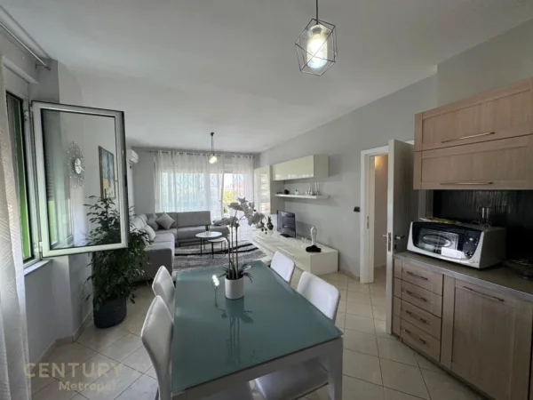 Tirane, jepet me qera apartament 2+1 Kati 10, 125 m² 1.200 € (Pallati Brigada 8)