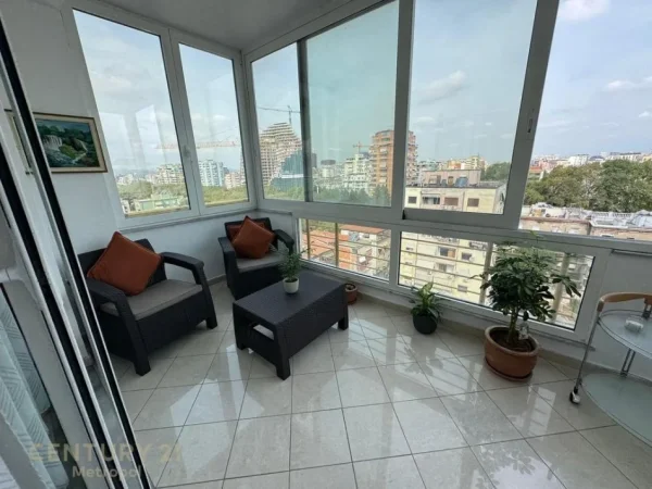 Tirane, jepet me qera apartament 2+1 Kati 10, 125 m² 1.200 € (Pallati Brigada 8)