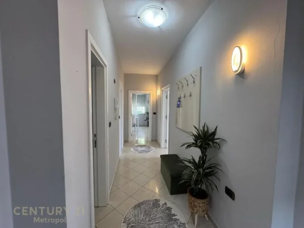 Tirane, jepet me qera apartament 2+1 Kati 10, 125 m² 1.200 € (Pallati Brigada 8)