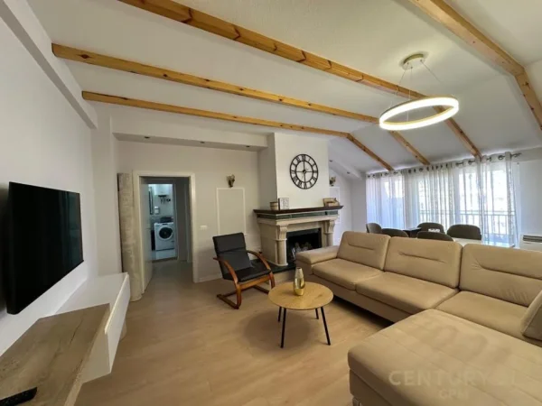 Tirane, jepet me qera apartament 1+1+Ballkon Kati 10, 120 m² 700 € (Komuna Parisit)