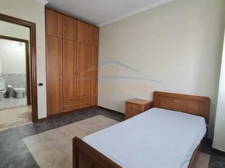 Tirane, shitet apartament 3+1+Ballkon Kati 3, 138 m² 