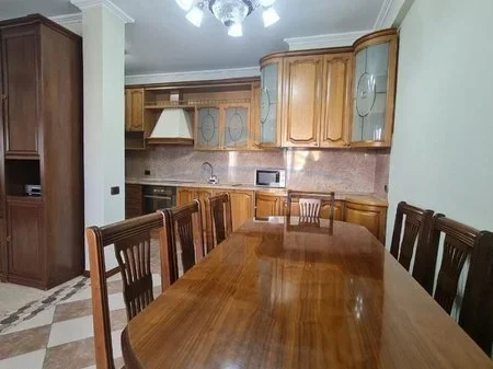 Tirane, shitet apartament 3+1+Ballkon Kati 3, 138 m² 