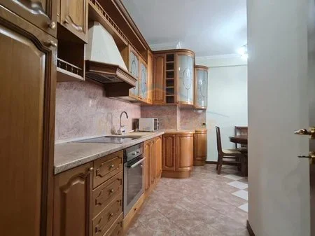Tirane, shitet apartament 3+1+Ballkon Kati 3, 138 m² 