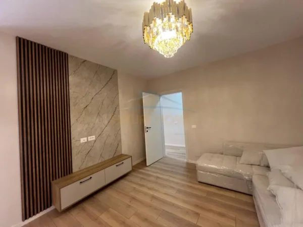Tirane, shitet apartament 2+1+Ballkon Kati 6, 100 m² 140.000 € 