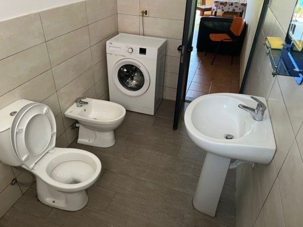 Tirane, jap me qera garsonier Kati 1, 25 m² 160 € (Rruga 7 marsi)