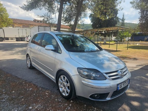 Tirane, shes makine Volswagen Nafte, gri metalizato automatik Kondicioner 2.500 €