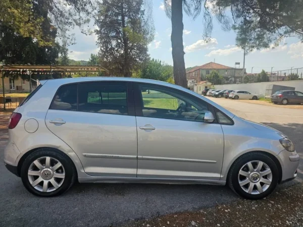 Tirane, shes makine Volswagen Nafte, gri metalizato automatik Kondicioner 2.500 €
