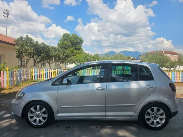 Tirane, shes makine Volswagen Nafte, gri metalizato automatik Kondicioner 2.500 €