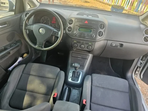 Tirane, shes makine Volswagen Nafte, gri metalizato automatik Kondicioner 2.500 €