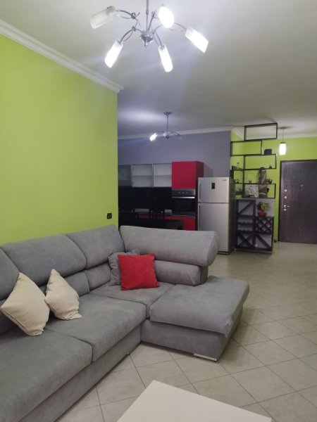 Tirane, jepet me qera apartament 2+1+Ballkon Kati 3, 90 m² 480 € (Rruga Kadri Roshi, Yzberisht, Tirane)
