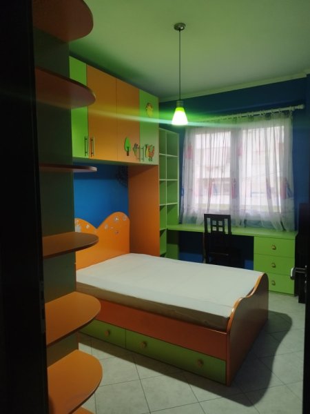 Tirane, jepet me qera apartament 2+1+Ballkon Kati 3, 90 m² 480 € (Rruga Kadri Roshi, Yzberisht, Tirane)