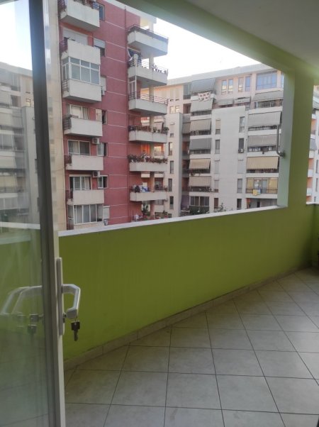 Tirane, jepet me qera apartament 2+1+Ballkon Kati 3, 90 m² 480 € (Rruga Kadri Roshi, Yzberisht, Tirane)