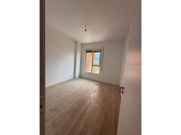 Tirane, shitet apartament 2+1+Ballkon Kati 4, 99 m² 109.900 € (Paskuqan)