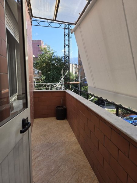 Tirane, jepet me qera nga Pronari, pa-komision apartament 2+1+Aneks+Ballkon Kati 3, 600 €