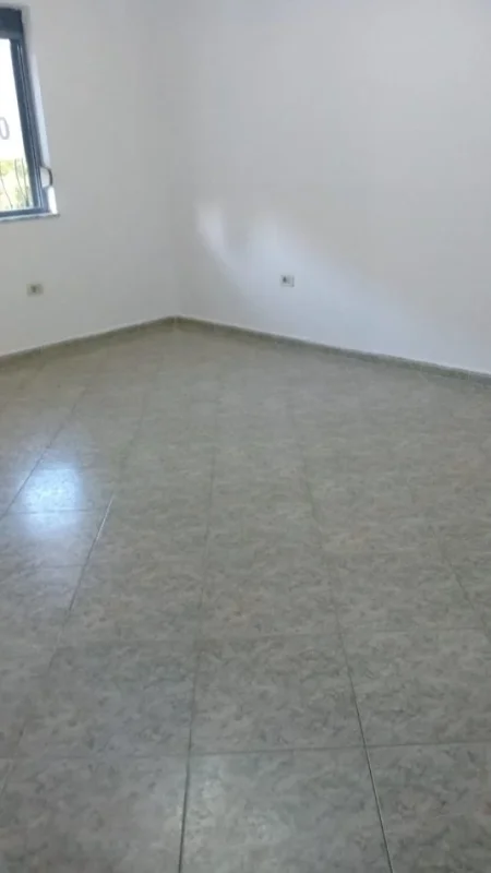 Tirane, shitet apartament 1+1 Kati 3, 54 m² (Rruga Ali Demi. Afer Shkolles 1Maji.)