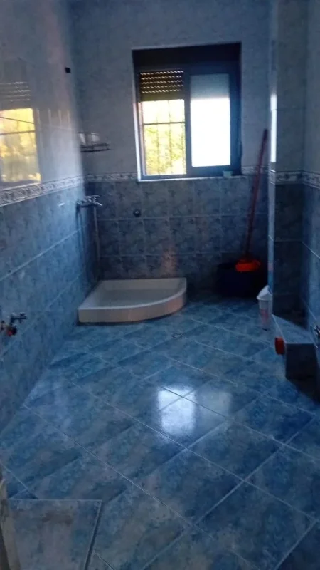 Tirane, shitet apartament 1+1 Kati 3, 54 m² (Rruga Ali Demi. Afer Shkolles 1Maji.)