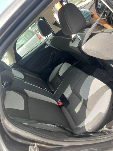 Tirane, shes makine Ford Focus 2012 Benzin, gri metalizato automatik Kondicioner 255.000 km 4.800 €