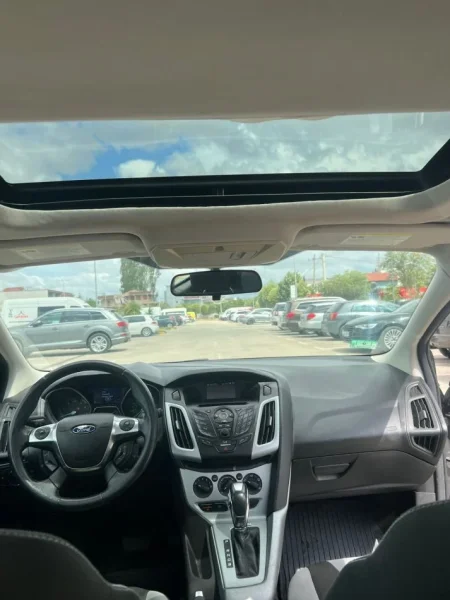 Tirane, shes makine Ford Focus 2012 Benzin, gri metalizato automatik Kondicioner 255.000 km 4.800 €
