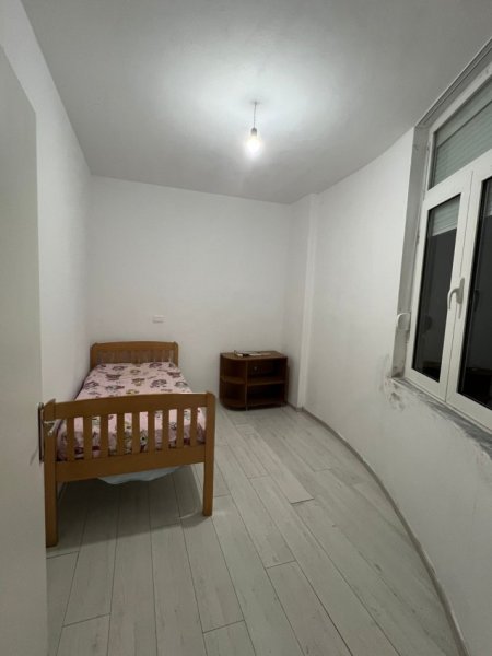 Tirane, jepet me qera apartament 2+1+Aneks+Ballkon Kati 4, 90 m² 330 € (St fundit I Porcelanit)