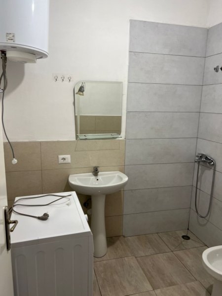 Tirane, jepet me qera apartament 2+1+Aneks+Ballkon Kati 4, 90 m² 330 € (St fundit I Porcelanit)