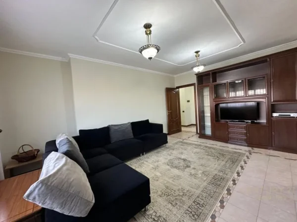 Tirane, jepet me qera apartament 3+1+Aneks+Ballkon Kati 3, 138 m² 850 € (Bulevardi Zogu i Pare)