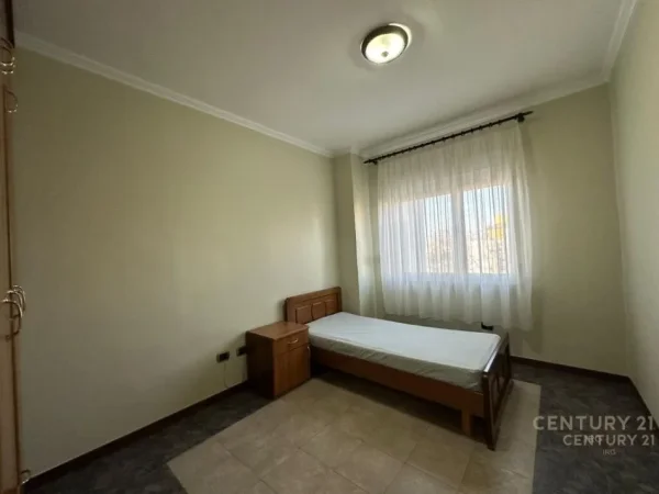 Tirane, jepet me qera apartament 3+1+Aneks+Ballkon Kati 3, 138 m² 850 € (Bulevardi Zogu i Pare)