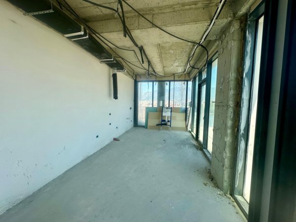 Tirane, jepet me qera ambjent biznesi Kati 13, 194 m² 4.000 € (Liqeni Artificial)