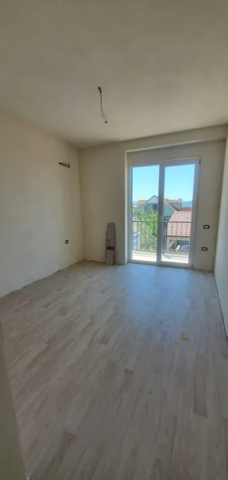 Tirane, shitet apartament 2+1+Ballkon Kati 2, 104 m² 75.700 € (Kamez)