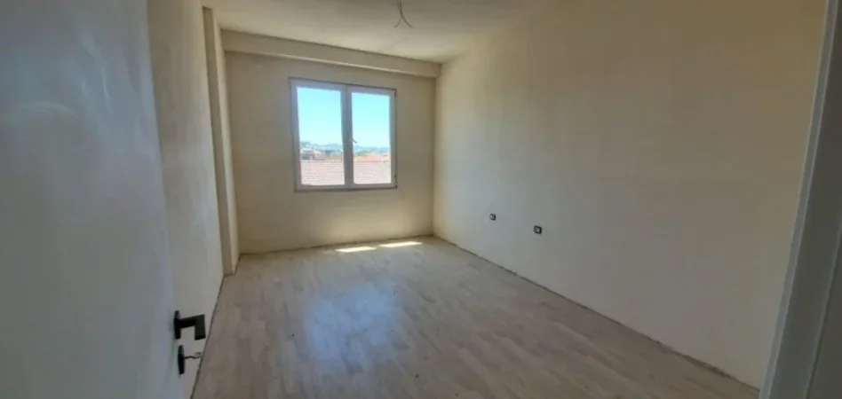 Tirane, shitet apartament 2+1+Ballkon Kati 2, 104 m² 75.700 € (Kamez)