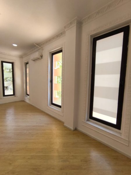 Tirane, jepet me qera ambjent biznesi Kati 1, 60 m² 1.150 € (rruga Abdi Toptani)
